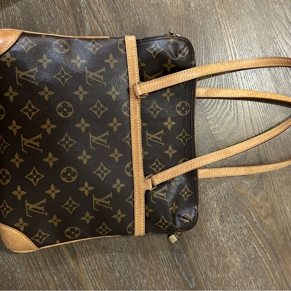 Louis Vuitton Monogram Coussin GM - Picture 10 of 15